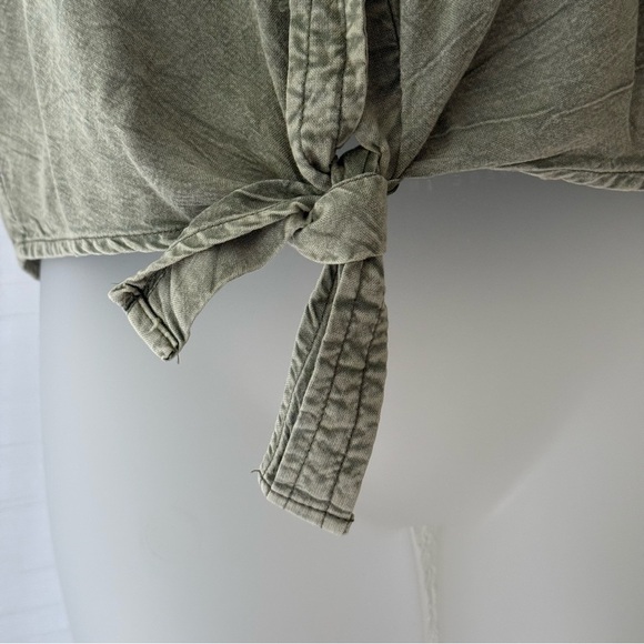 NWOT Sim & Sam 100% Rayon faded green button down shirt Size M tie front - Picture 4 of 9